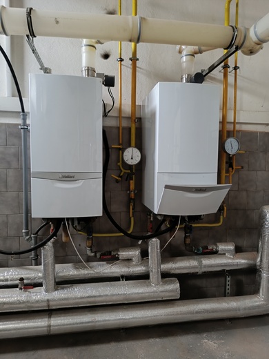 Gymnazium Husova 1414.jpg